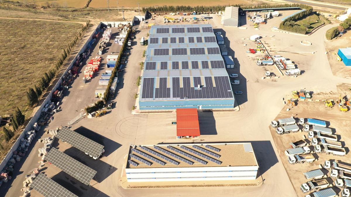 El Grupo MLN ha instalado en su centro de Bárboles una planta solar fotovoltaica, incorporado vehículos 100% eléctricos en su flota y renovado su maquinaria con equipos híbridos.