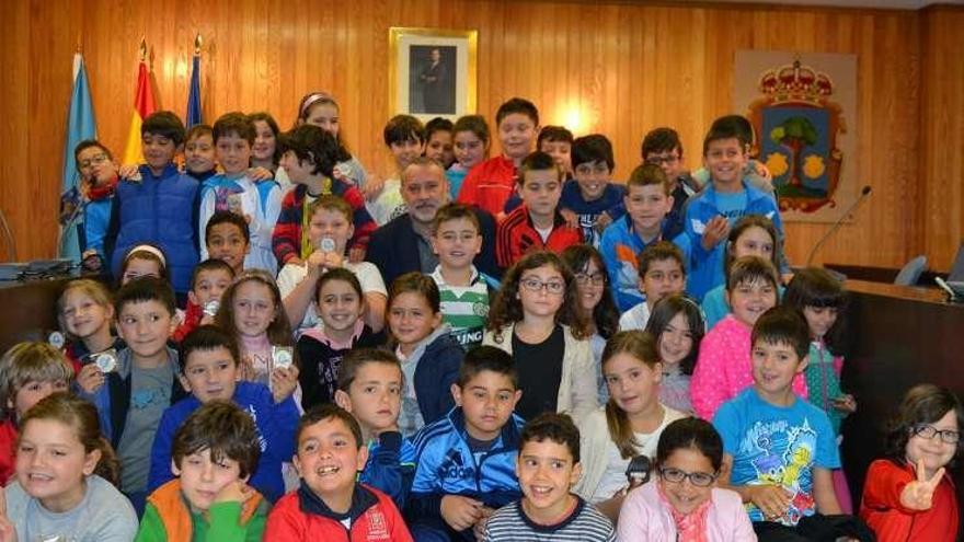 Cerca de setenta escolares de Lema participan en un pleno infantil