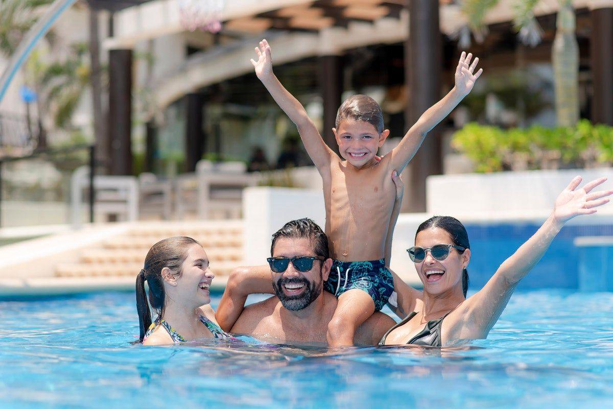 Estancias y actividades para familias en el The Reef Playacar