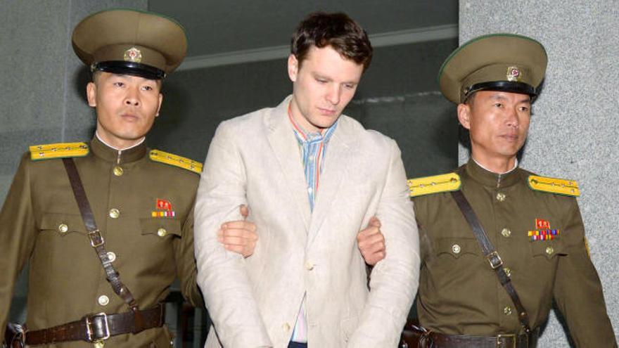 Muere el estudiante de EEUU que estuvo preso en Corea del Norte por robar un cartel