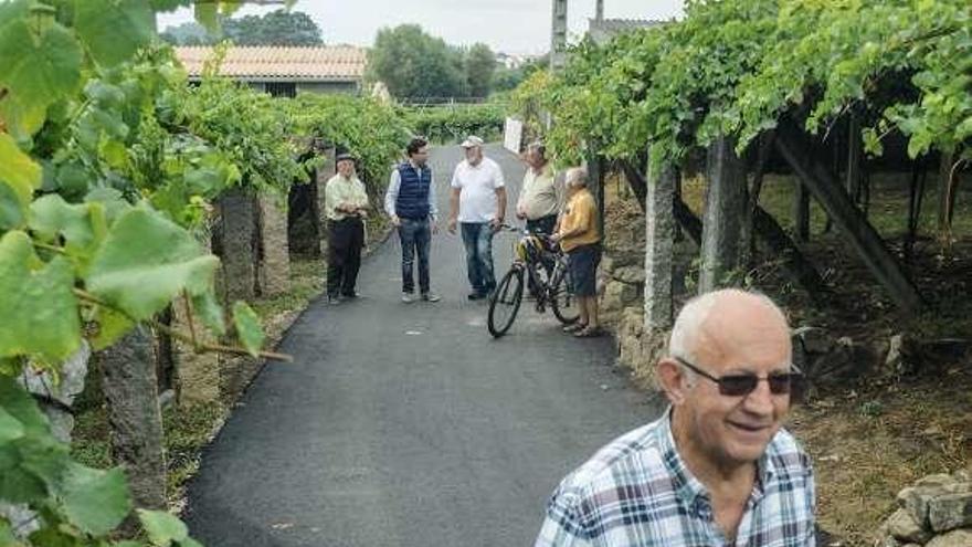 Abal visitó ayer el vial de A Modia. // Iñaki Abella