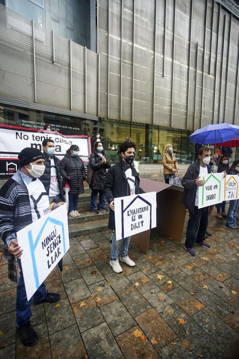 Acte de Càritas Jove sota el lema «No tenir casa mata»