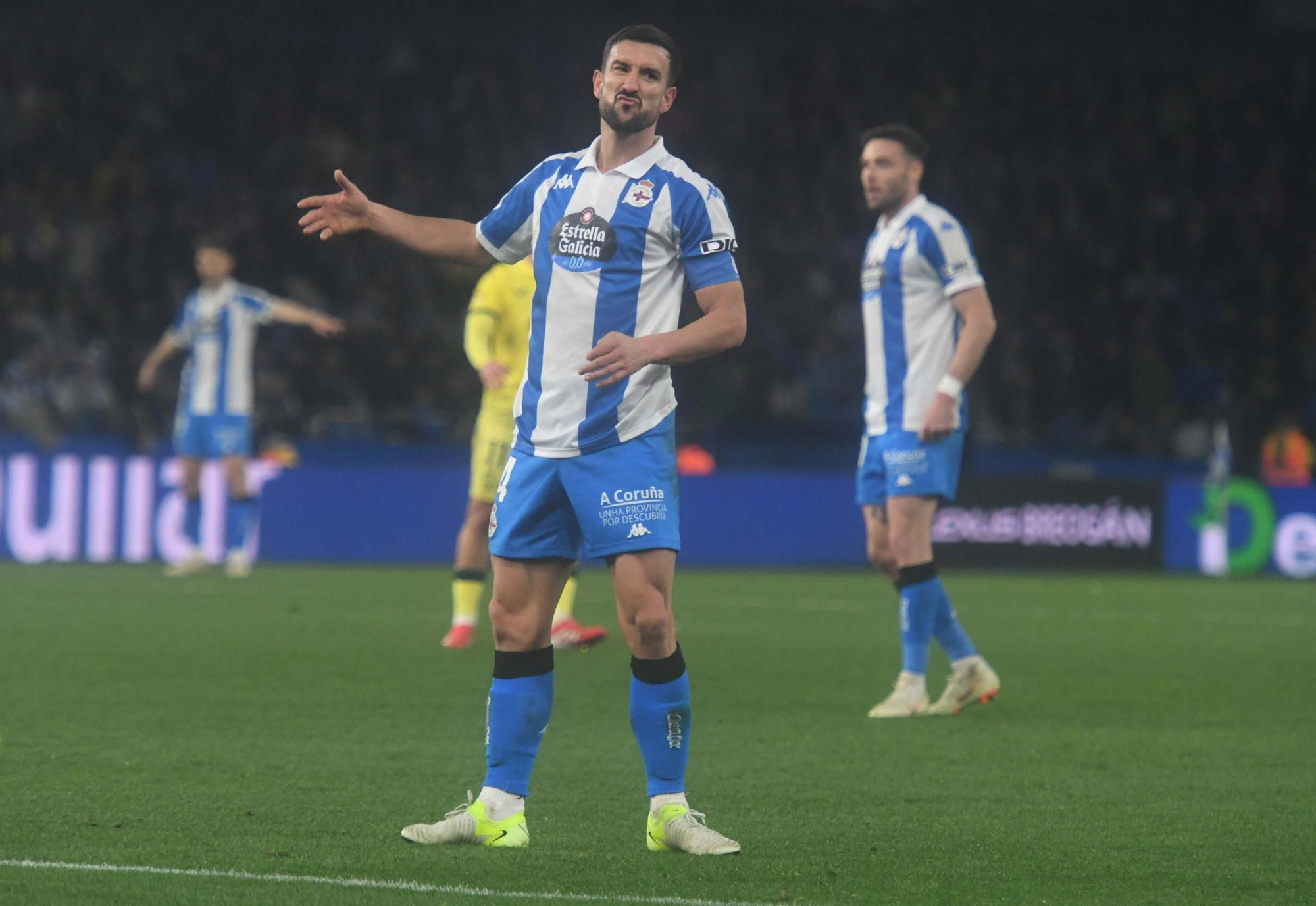 El Deportivo doblega al Almería en Riazor (3-1)