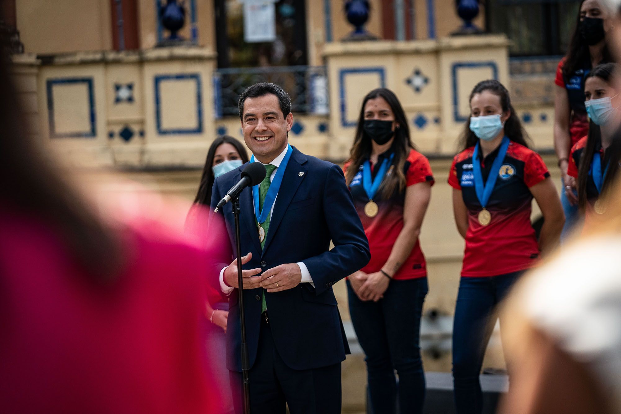 Las imágenes del recibimiento del presidente de la Junta al Rincón Fertilidad Málaga