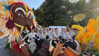 Las reinas de las fiestas de Castelló 'batallan' con flores. ¿Dónde?