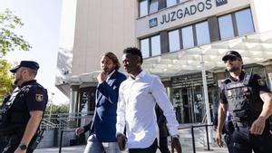 Vinícius Jr, a su salida tras declarar por los presuntos insultos racistas recibidos en Mestalla