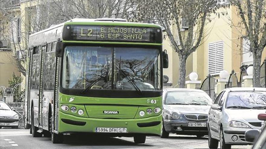 La subida del autobús de Cáceres no se podría aplicar hasta mediados de 2017