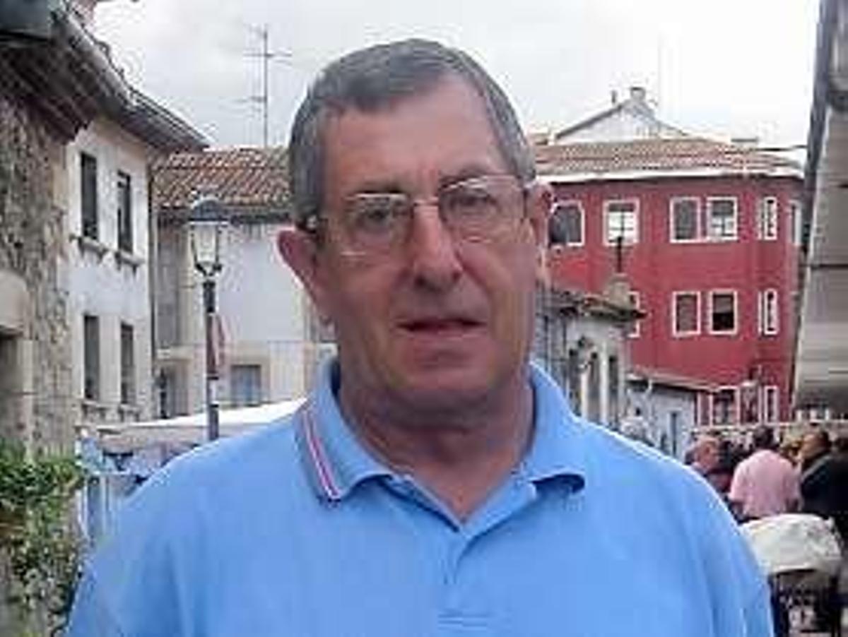 Colunga pasa de banderas