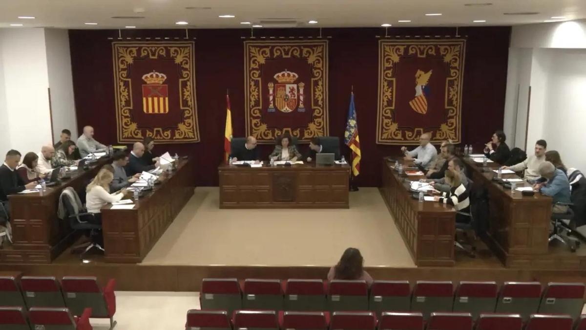 Pleno del Ayuntamiento de Almoradí en una imagen de la retransmisión de la sesión