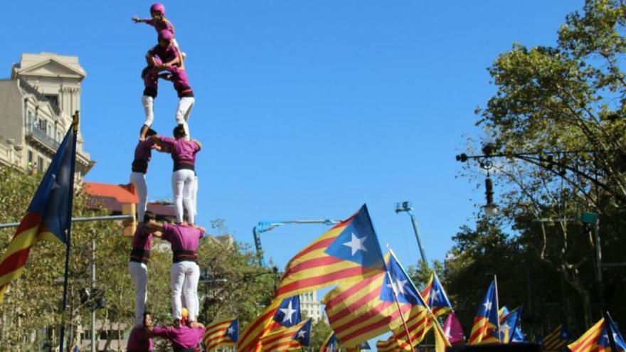 La colla anoienca actuant a Barcelona.