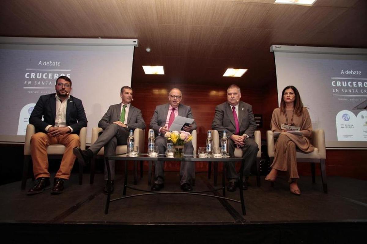 Foro de EL DÍA. A debate "Cruceros en Santa Cruz, Foro de EL DÍA. A debate "Cruceros en Santa Cruz,