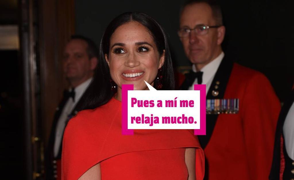 Meghan Markle de rojo con bocadillo de le relaja mucho