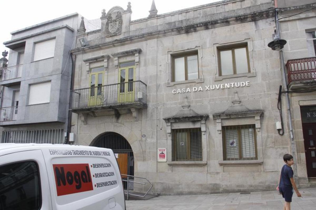 La Casa de Xuventude, fue antes Concello de Cangas y en el siglo XIX, cárcel. | // G.N.