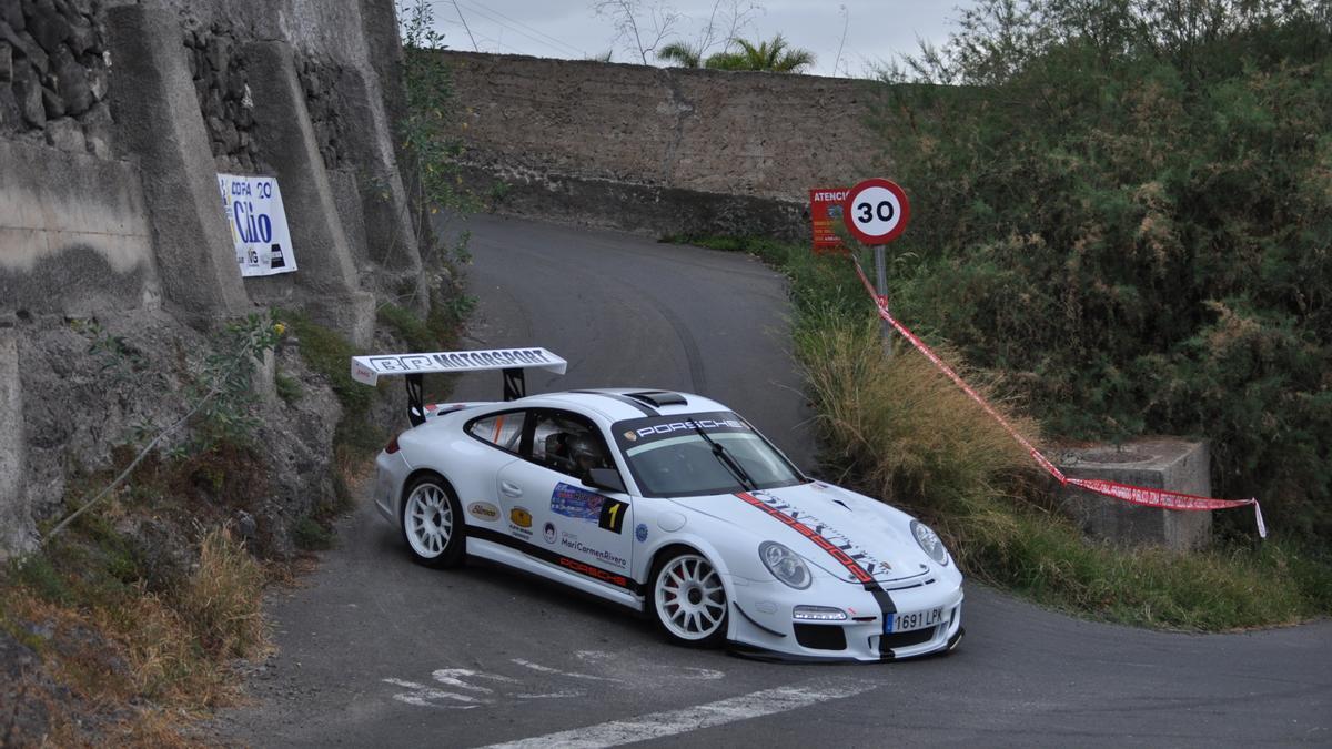 Ayoze Benítez y Patricia González con el Porsche 911 GTe cup