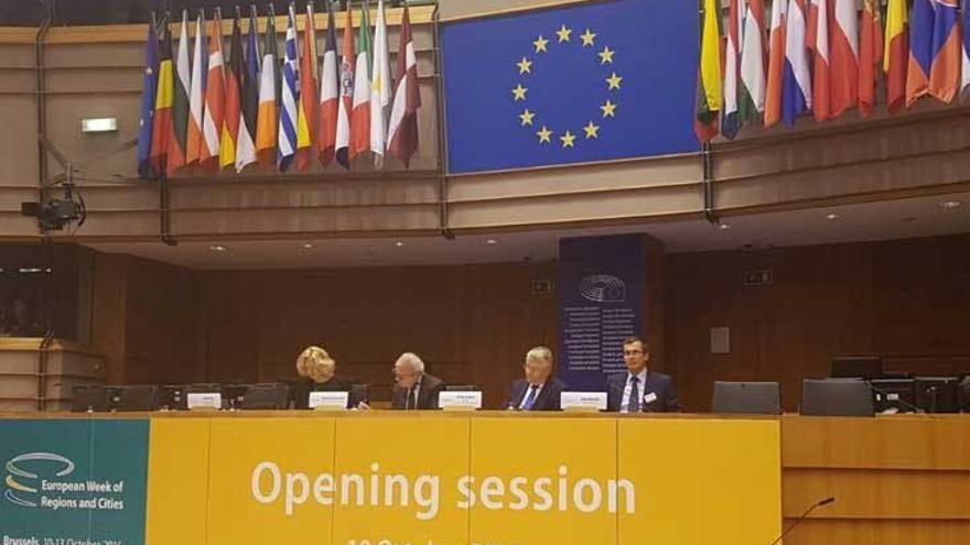 En la mesa, por la izquierda, Corina Cretu, Ramón Luis Valcárcel, Markku Markkula y Anton Marcincin, en la inauguración de la 14.ª Semana de las Regiones y las Ciudades de Europa, ayer en el Parlamento europeo.