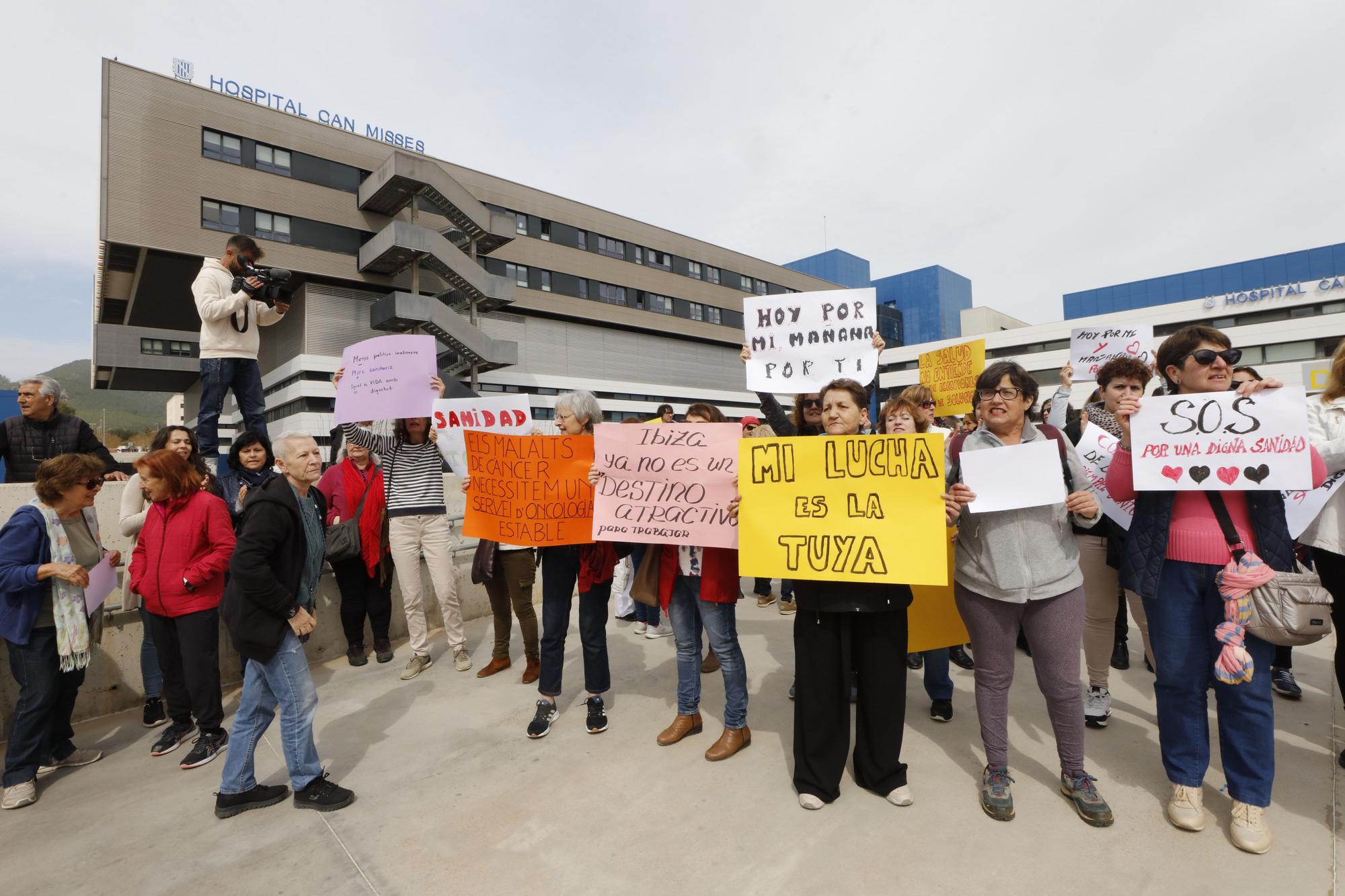 Nueva protesta de los pacientes oncológicos en Ibiza por la falta de médicos: "No vamos a parar"