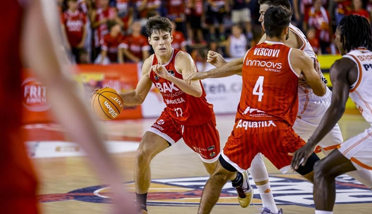 El joven cedido Mario Saint-Supéry ha aportado aire fresco al conjunto manresano