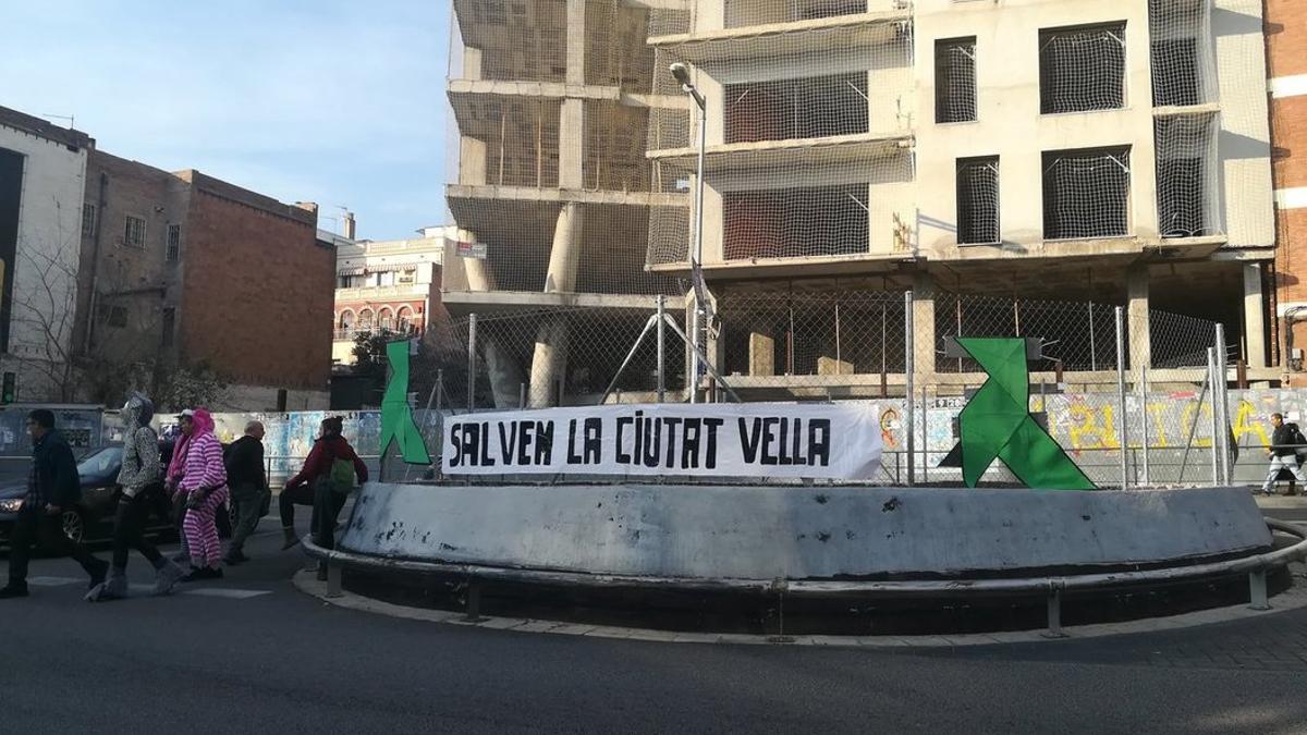 Una pancarta de la Plataforma Salvem Ciutat Vella de Santa Coloma.