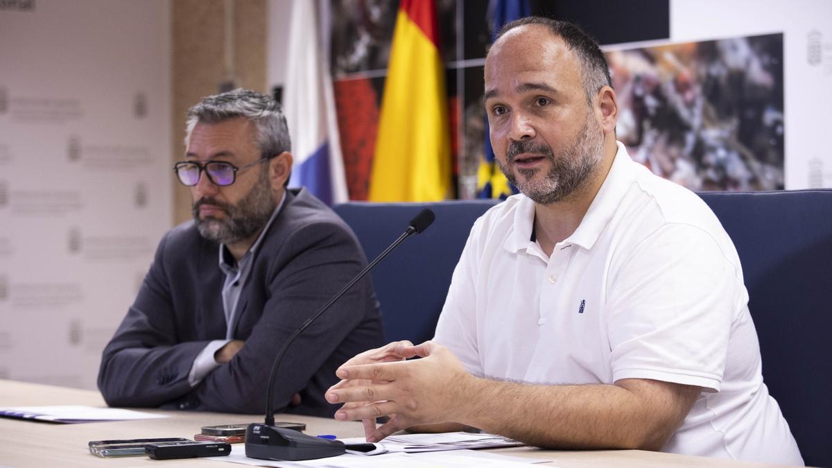 El consejero José Antonio Valbuena y el viceconsejero Miguel Ángel Pérez, en la presentación del proyecto PIMA Adapta Costas