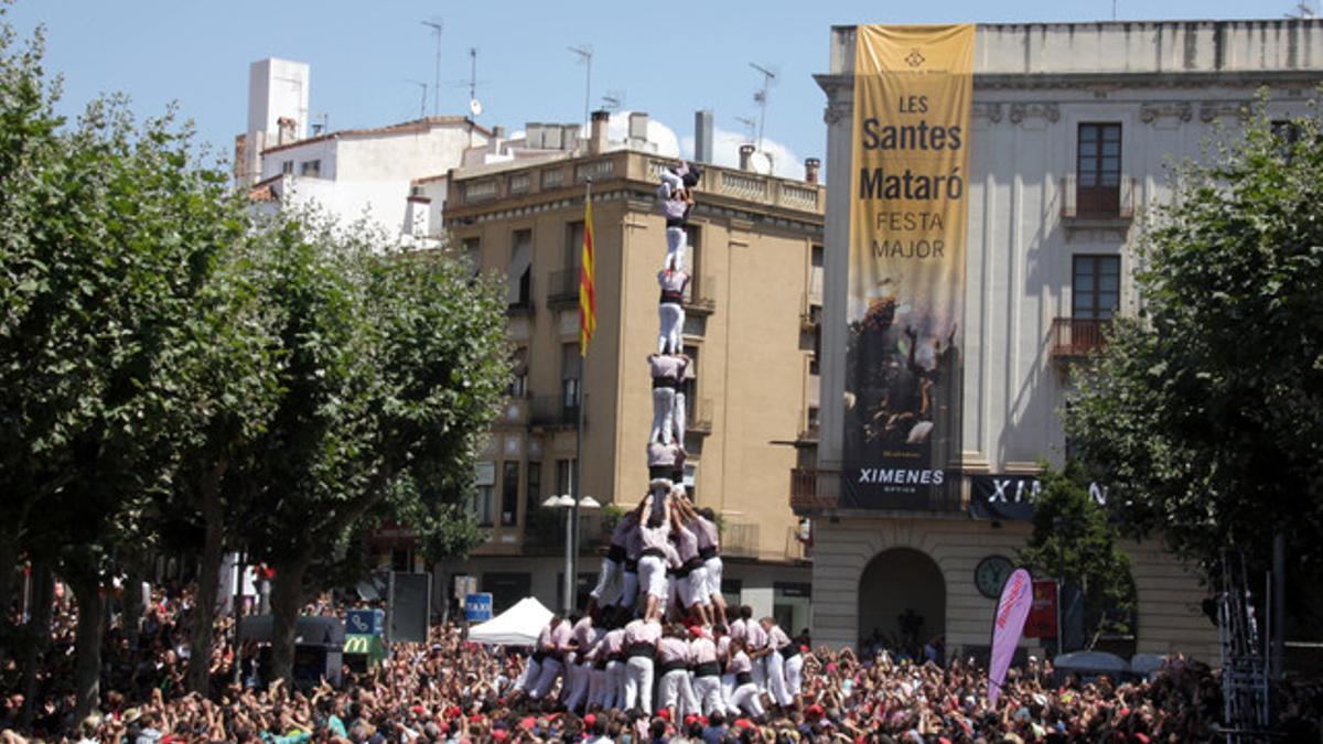 El 'dos de nou amb folre i manilles' de Minyons de Terrassa este domingo en la Diada Castellera de Les Santes, en Mataró.