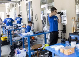 La provincia de Alicante perderá el próximo curso 70 docentes en FP