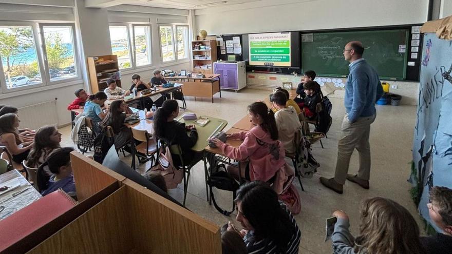 Francisco Meis durante una charla en el CEIP As Bizocas. | FdV