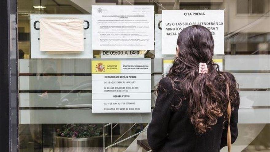 Los problemas con la cita previa para trámites en extranjería disparan la picaresca