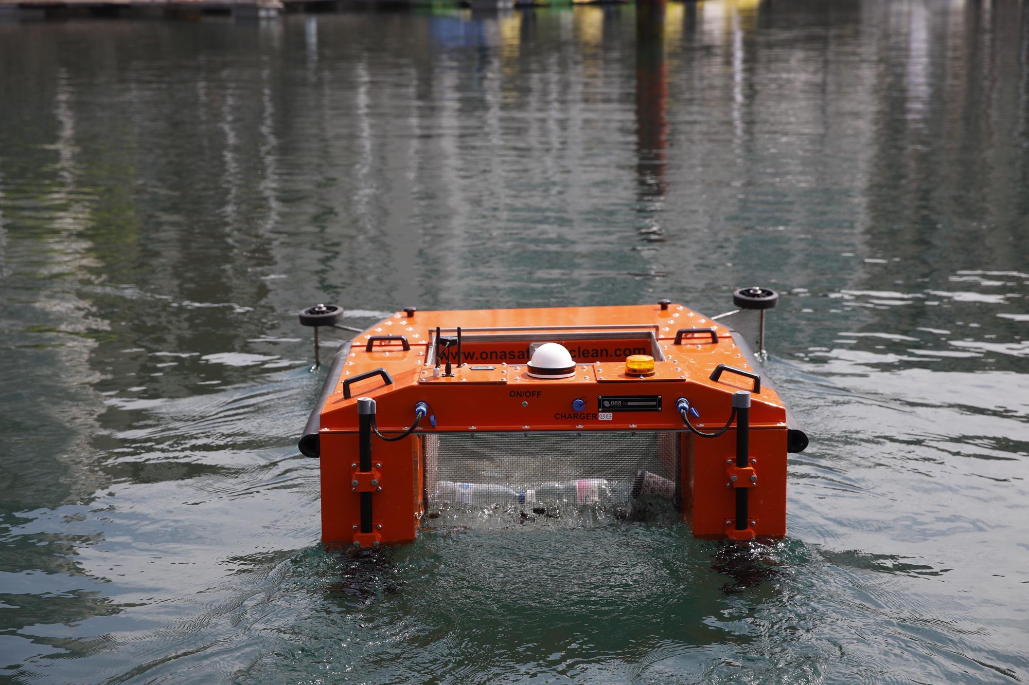 Una aspiradora para el mar: así es el dron que limpia la superficie del  agua presentado en Gijón - La Nueva España