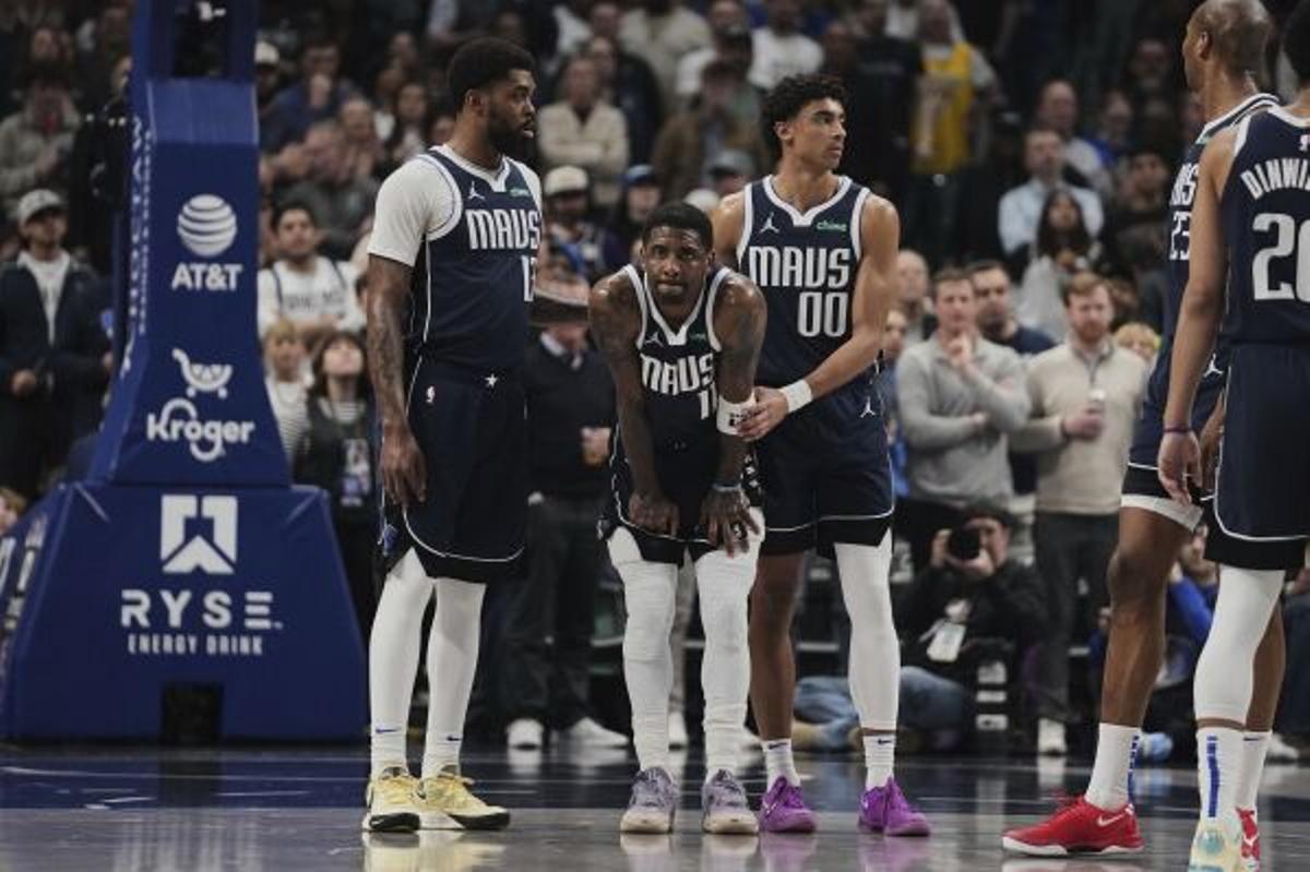 Kyrie Irving se lesiona en el partido entre los Mavs y los Kings