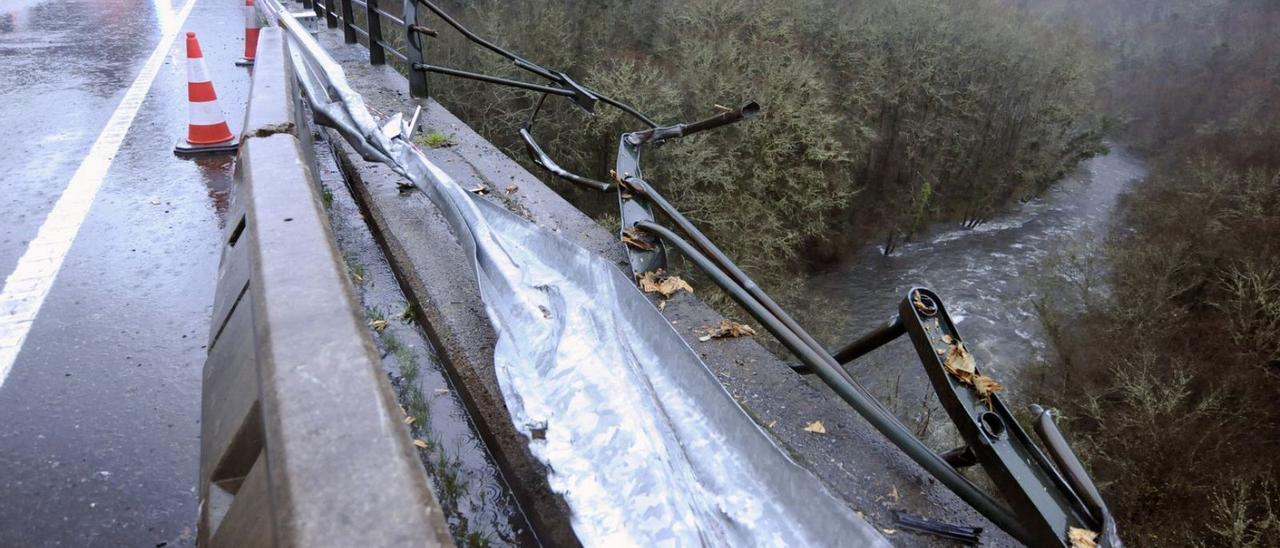 Un posible "aquaplaning", principal causa del accidente de autobús de Pontevedra.