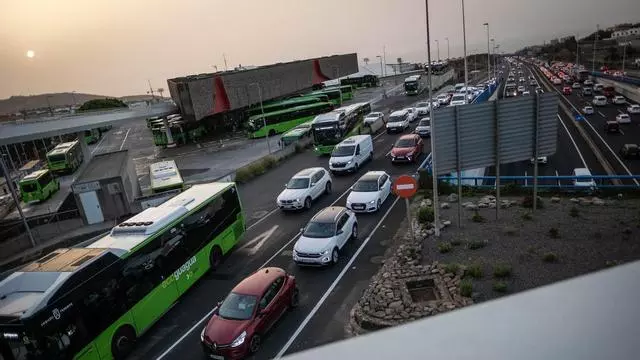 La rotonda del Padre Anchieta sufre la vuelta al cole en Tenerife