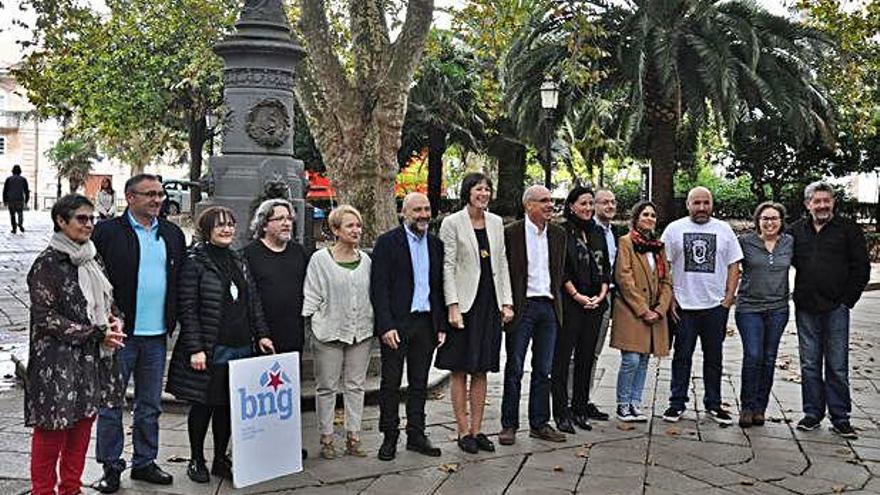 Ana Pontón, en el centro, junta a los candidatos al Congreso del BNG.