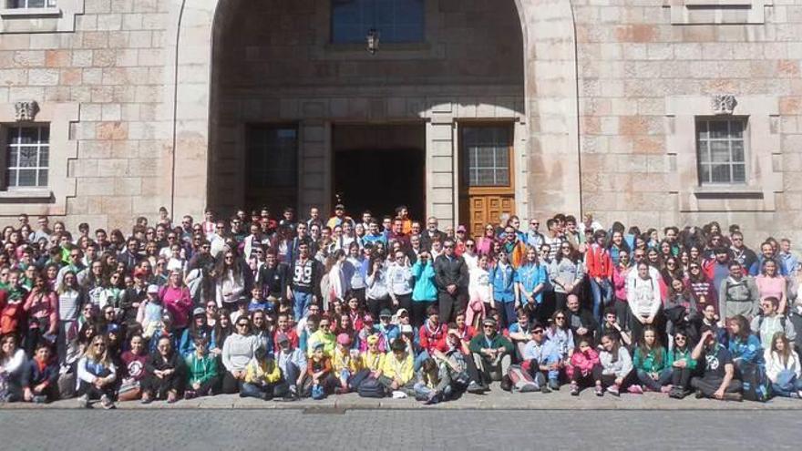 La Marcha de la Juventud de Cangas de Onís a Covadonga reúne a 400 chavales