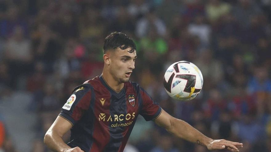 Marc Pubill pasa el reconocimiento médico con el AC Milan