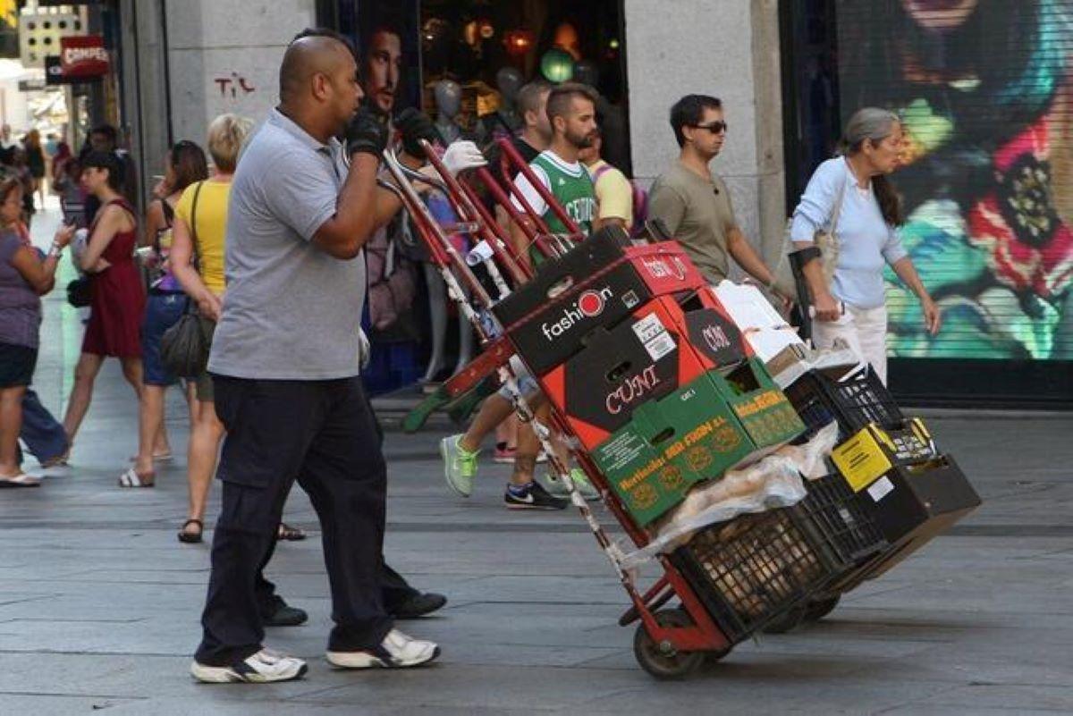 La mayor parte de los trabajadores extranjeros que llegaron a Alicante en 2025 realizan trabajos sin cualificar.