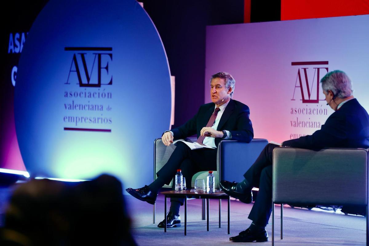 Feijóo, Llorca y Catalá asisten a la asamble de AVE