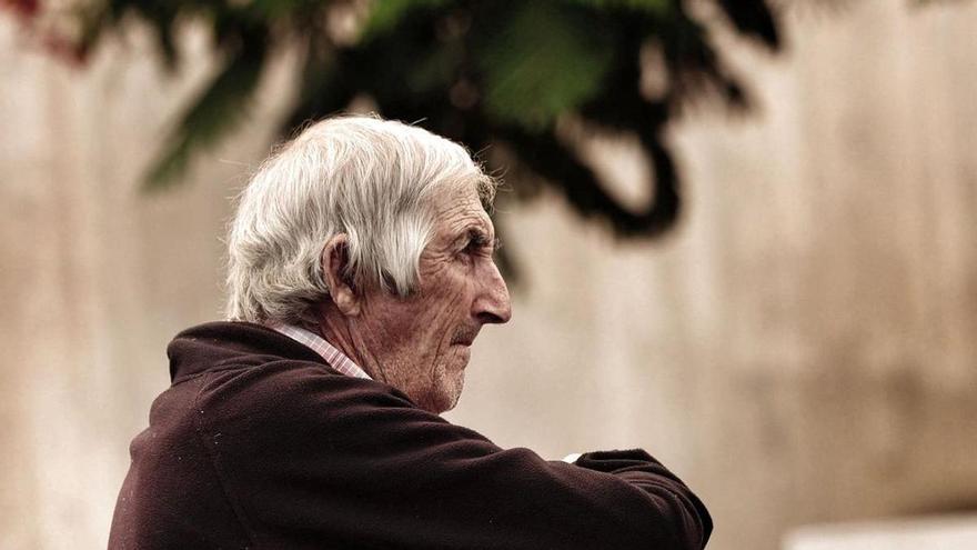 La vida en un polideportivo: «Nos tienen ‘arrestados’ aquí porque hay humo en las casas»