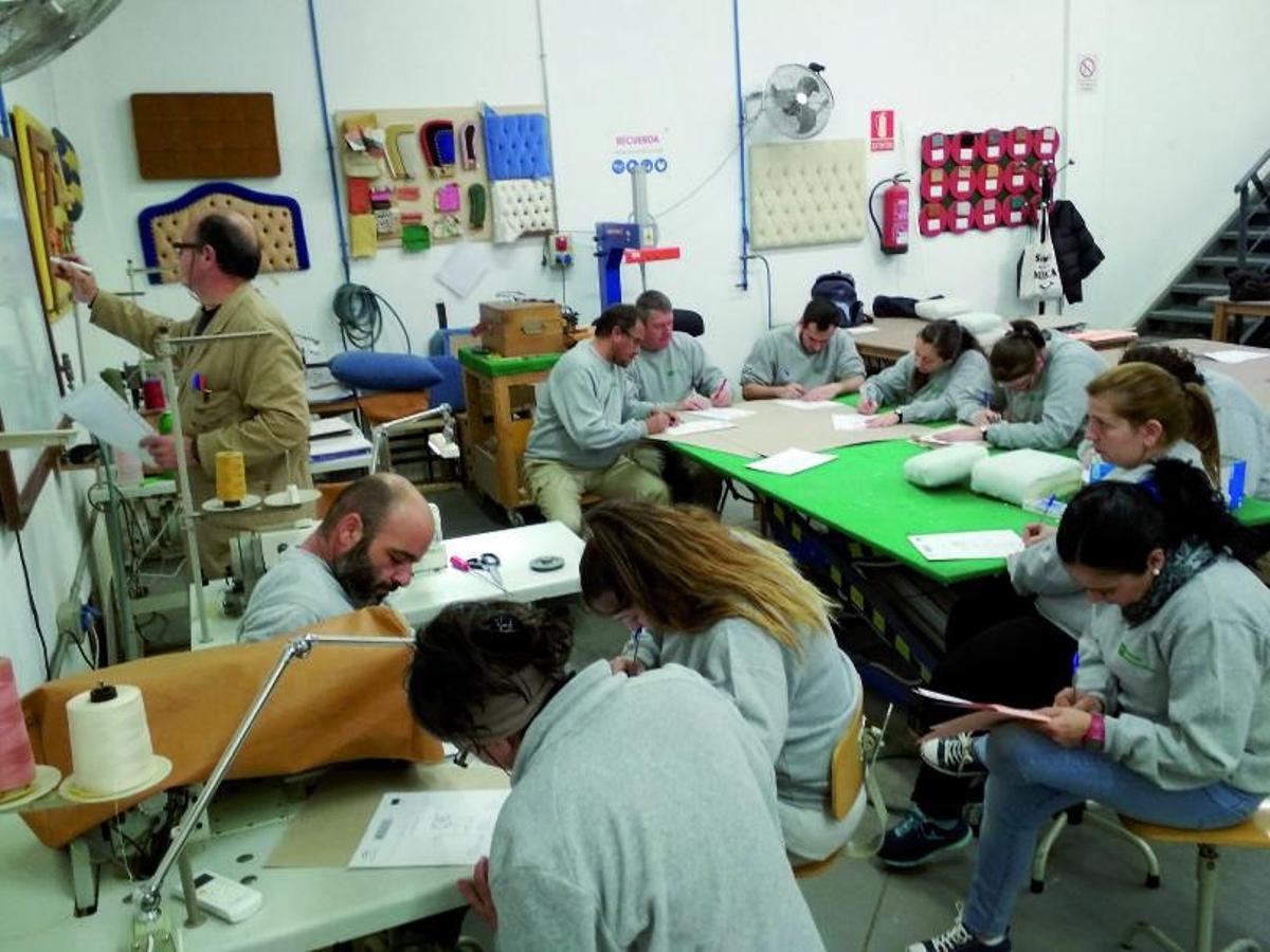 SIN PERDER EL CARÁCTER ARTESANAL, LA ESCUELA FOMENTA EL INCREMENTO DE LA PRODUCTIVIDAD Y LA COMPETITIVIDAD.