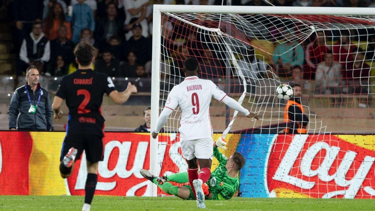 Ter Stegen ve como la pelota entra en su portería. Es el segundo del Mónaco