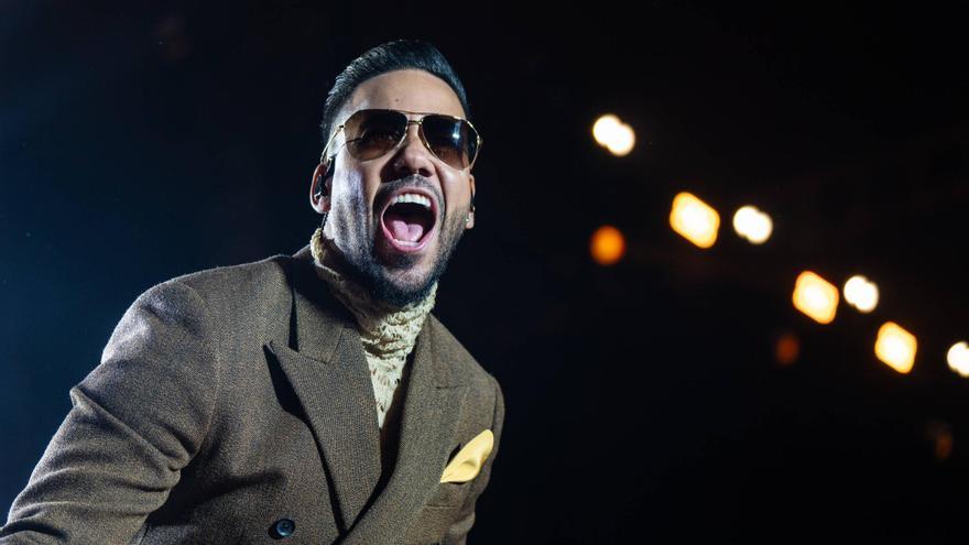 Romeo Santos presents a double gift from Nadal to Barcelona