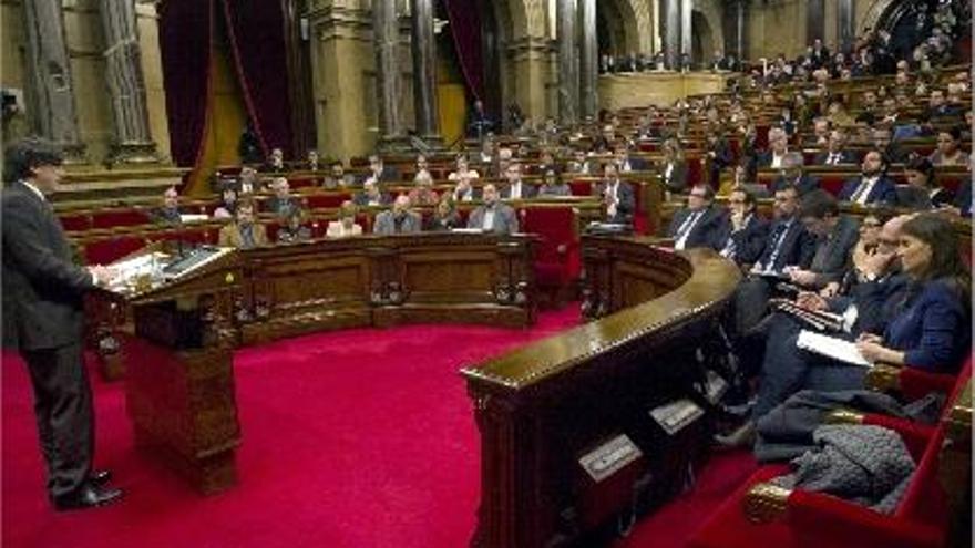 JxSí evita la primera derrota en votar a favor de tornar l&#039;extra als funcionaris