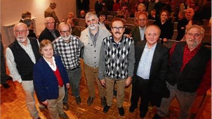 Els membres de Justícia i Pau, amb els participants a la taula rodona.