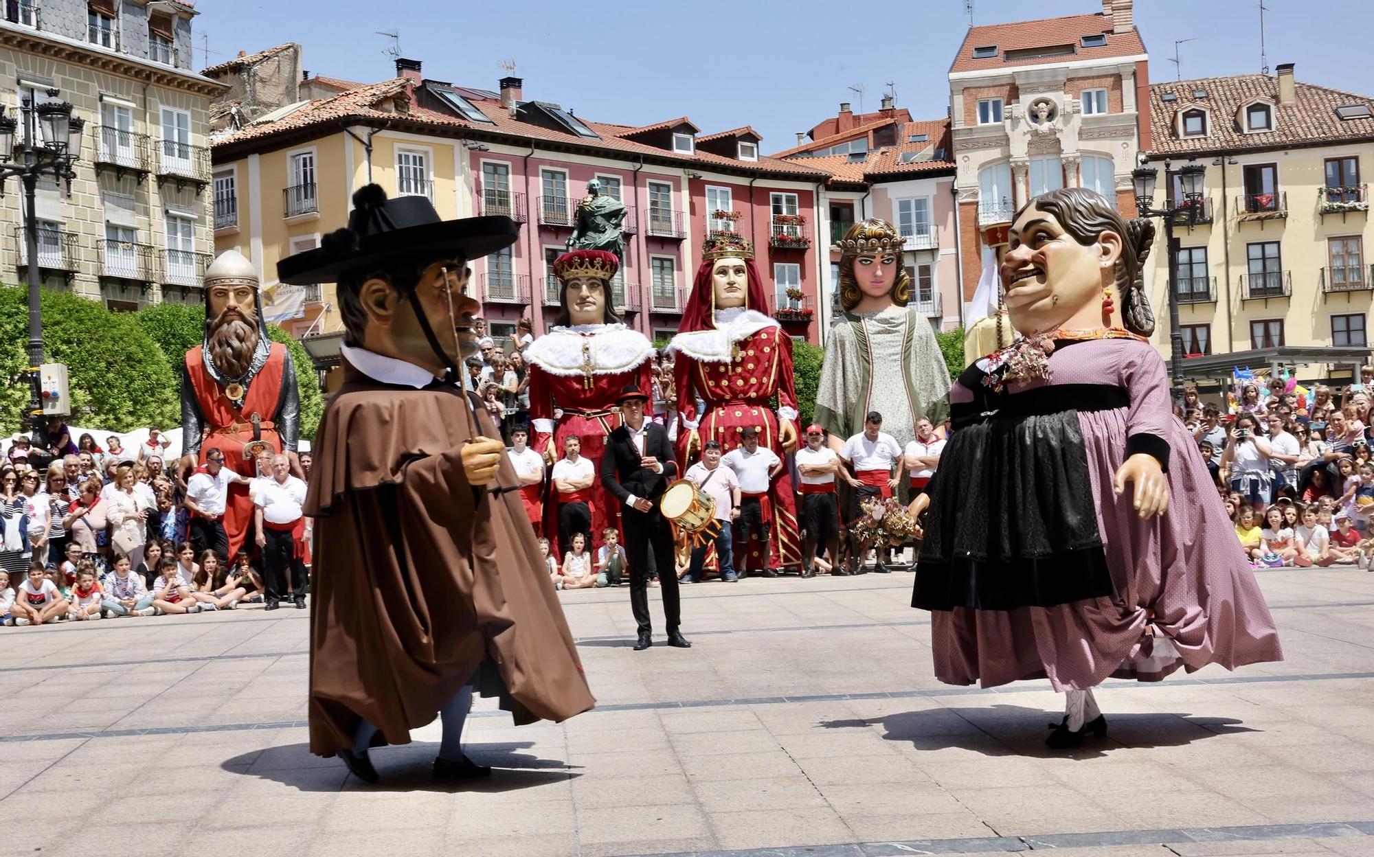 María Estela y la corte en Burgos. Flores falleras en homenaje a El Cid