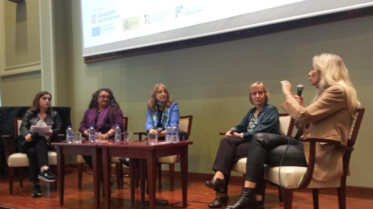 Taula de "Les dones al món de la tecnologia", amb Eva Blanco, Karina Gibert, Montse Guardia, Núria Castell i Anna Navarro.