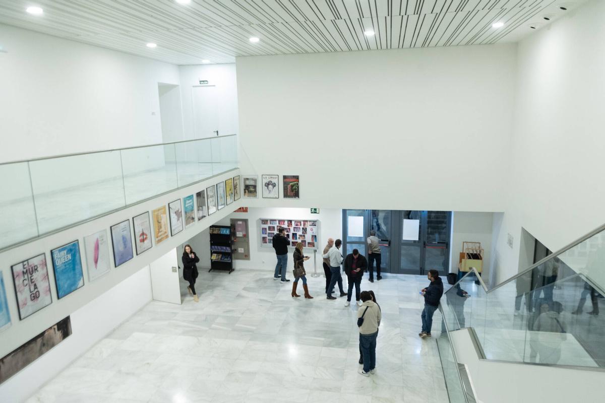 El hall del auditorio del Conservatorio de València, durante el descanso de 'La Bohème'