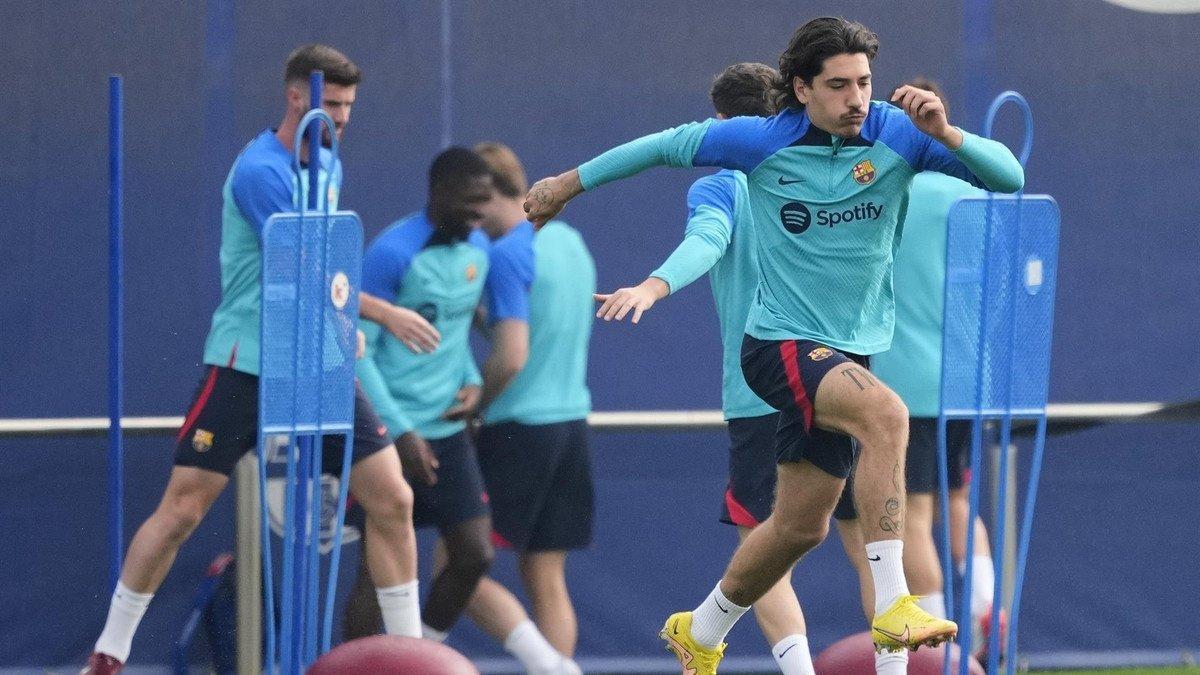 Héctor Bellerín en un entrenamiento del Barça.