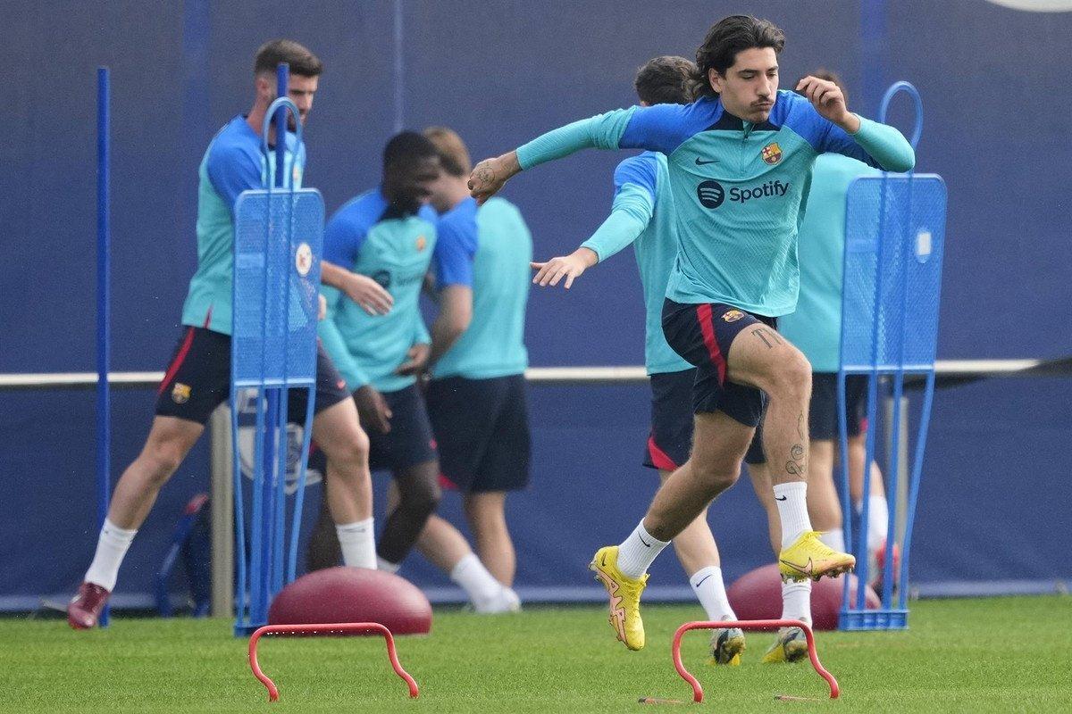 Héctor Bellerín en un entrenamiento del Barça.