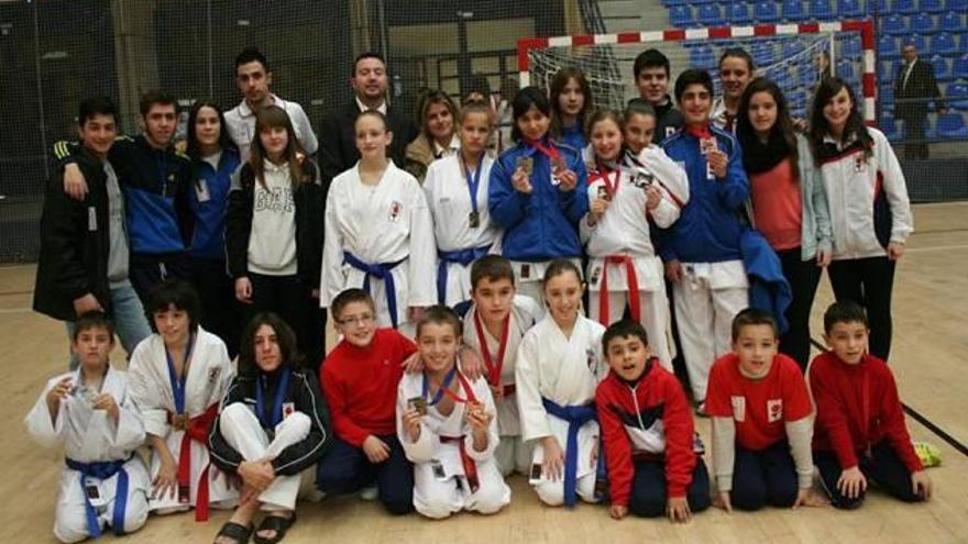 La Escuela Carrús logra 18 medallas