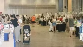 El Centre Polivalent de Oliva se llena con la  Fira de les Super-Rebaixes organizada por ACCO