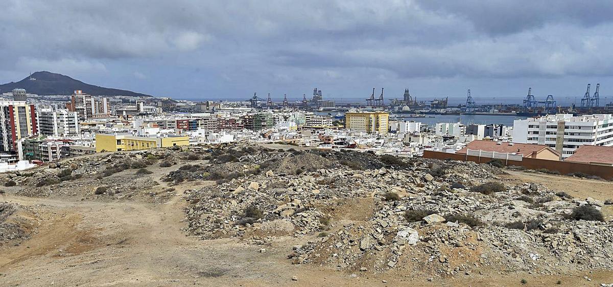 Vista general desde la explanada protegida como espacio libre para el escarabajo de La Minilla. | | ANDRÉS CRUZ